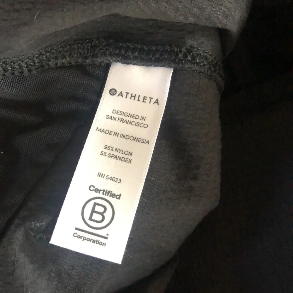 Athleta BLACK SHORTS Front zipping Slash Pockets Back Pockets 8.5”Inseam EUC - Picture 5 of 6